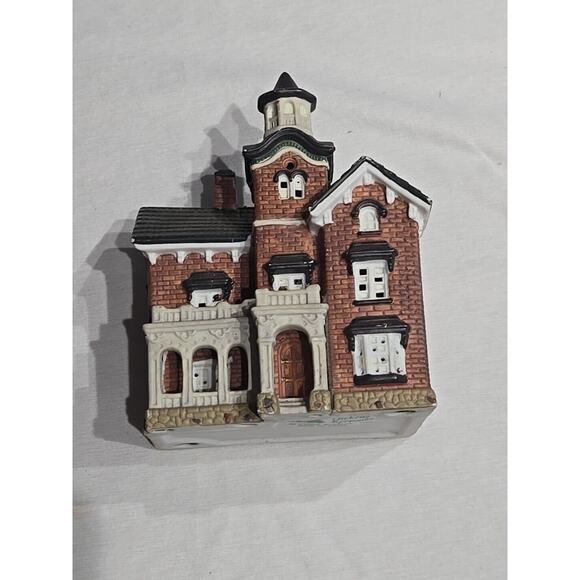Vtg Dickens Keepsake Porcelain Red Brick Lighted House O’Well Balcony Turret Box - Picture 2 of 7